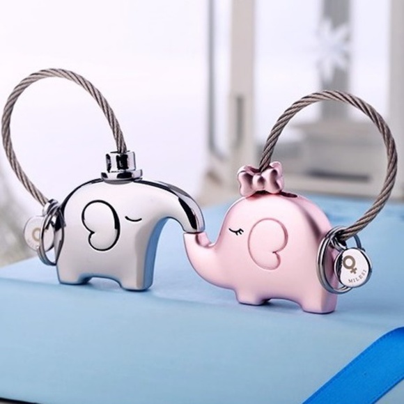 ABSOLUTELY ADORABLE ELEPHANT LOVE KEY CHAIN SET - Picture 1 of 5